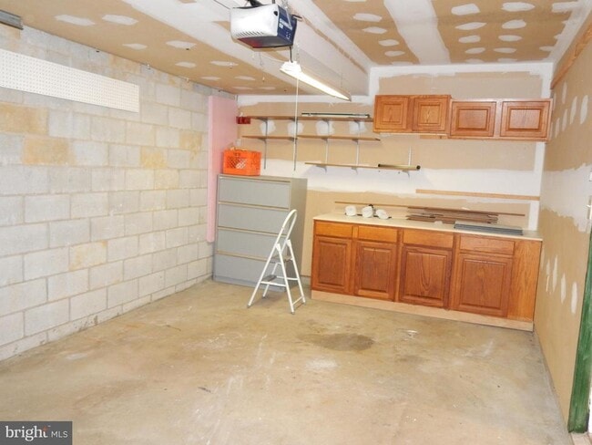 Building Photo - 862 N Waterford Ln