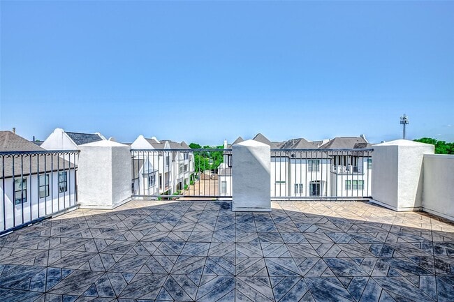 Building Photo - 9941 Woodwind Ln