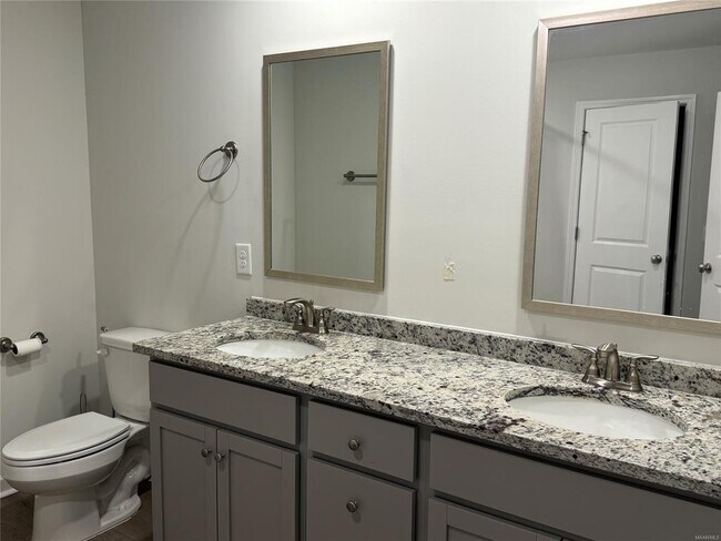 Building Photo - 424 Kohn Dr