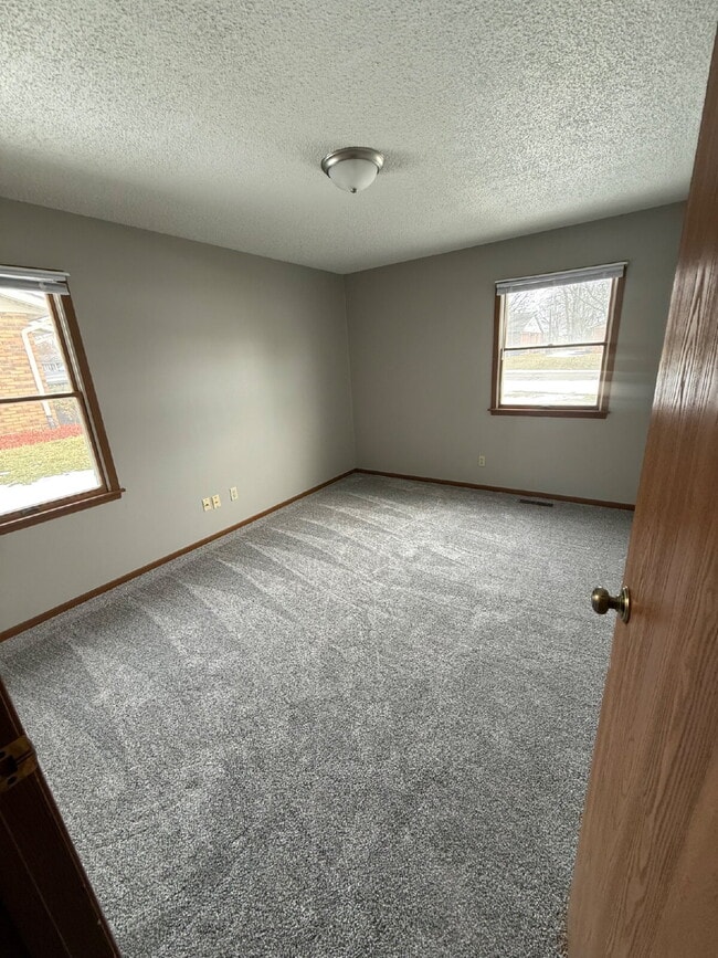 Building Photo - 2994 Jonathan Dr