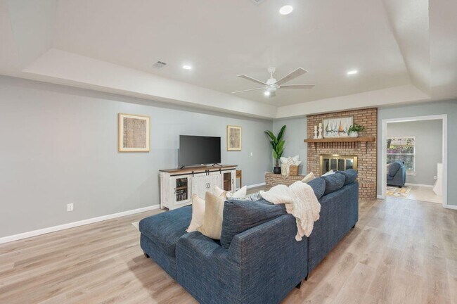 Building Photo - 512 Samana Way