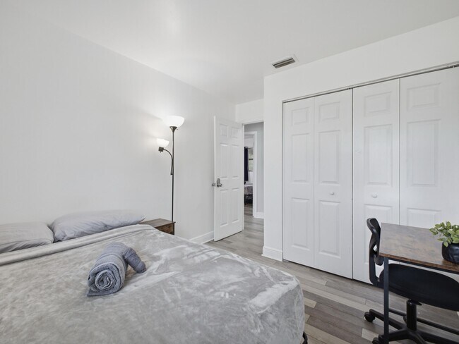 Building Photo - 4862 Andros Dr