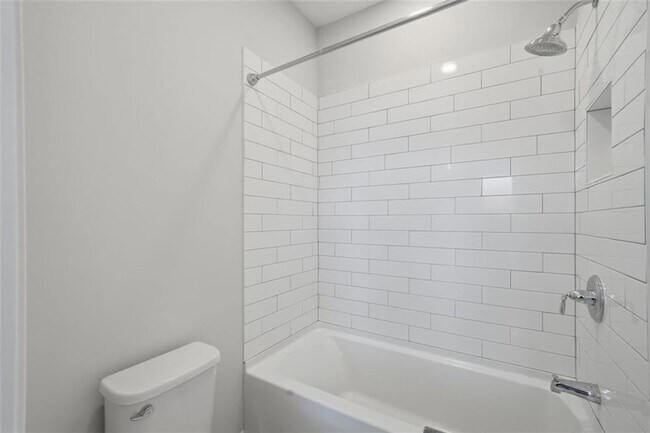 Building Photo - 401 Oakleigh Ave