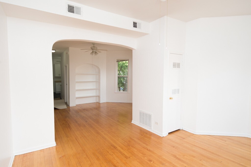 Building Photo - 3616 W Wrightwood Ave