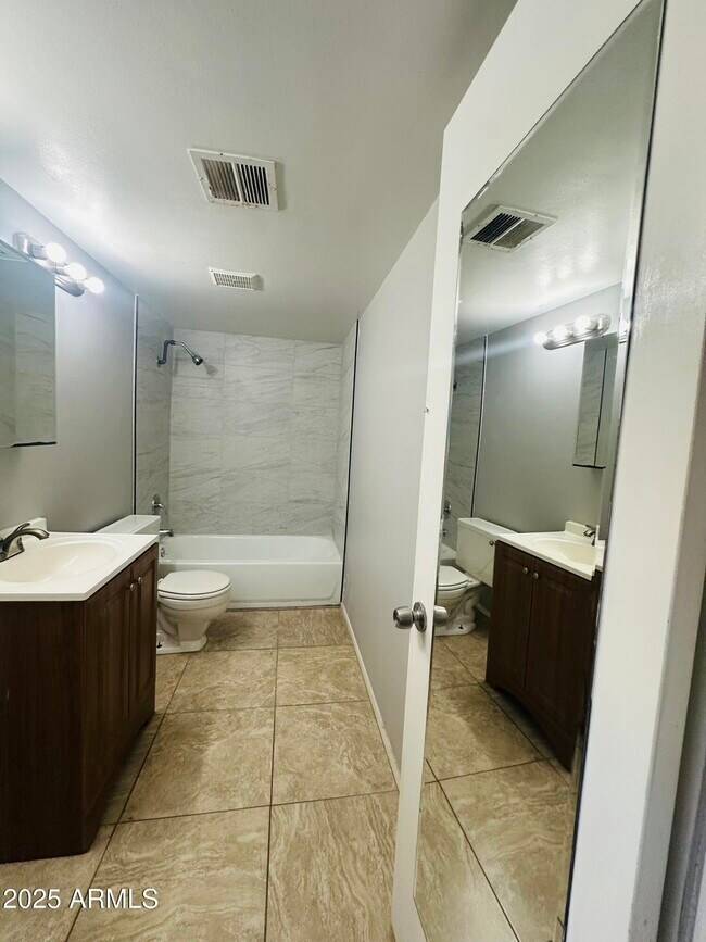 Primary Photo - 7126 N 19th Ave