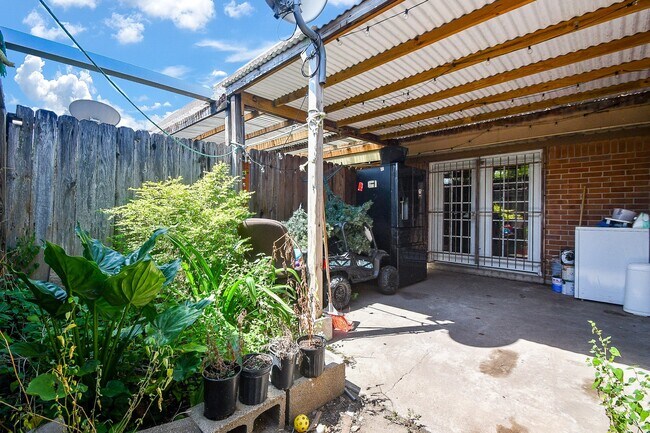 Building Photo - 6111 Fondren Rd