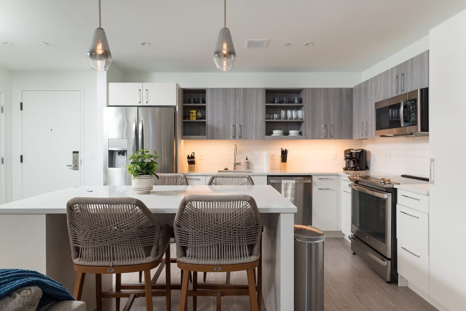 Building Photo - 56 Beach St