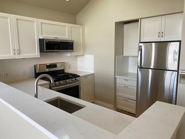 Building Photo - 606 Lee St