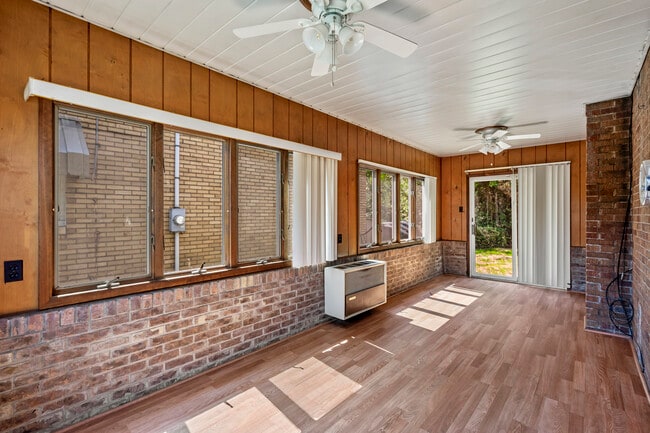 Building Photo - 219 Carmella Dr