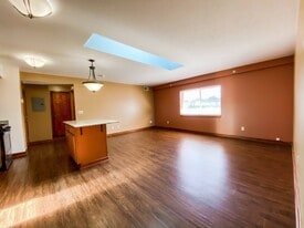 Building Photo - Hallwood Manor Apartments