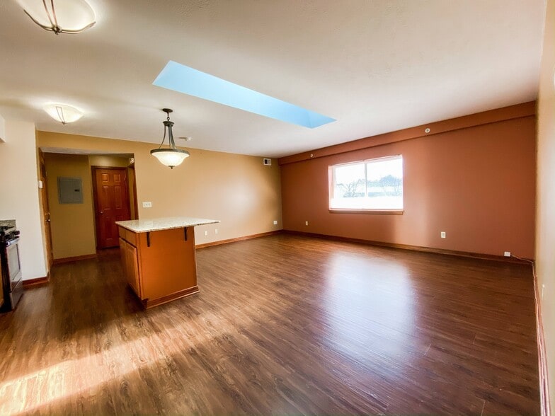 Building Photo - Hallwood Manor Apartments