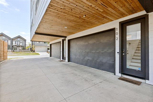 Building Photo - 2319 Kirby St