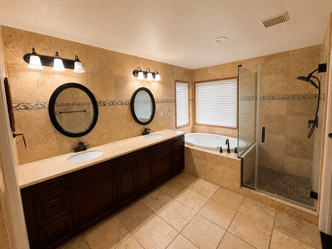 Building Photo - 621 Marbella Ct
