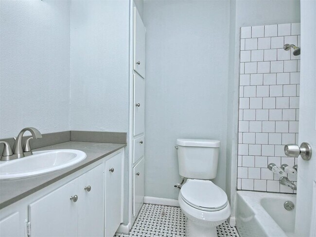 Building Photo - 6501 Highpoint Cove