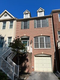 Building Photo - LUXURIOUS MAGRUDER BUILT TOWNHOME