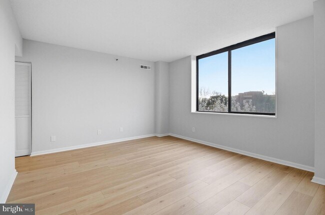 Building Photo - 3713 S George Mason Dr