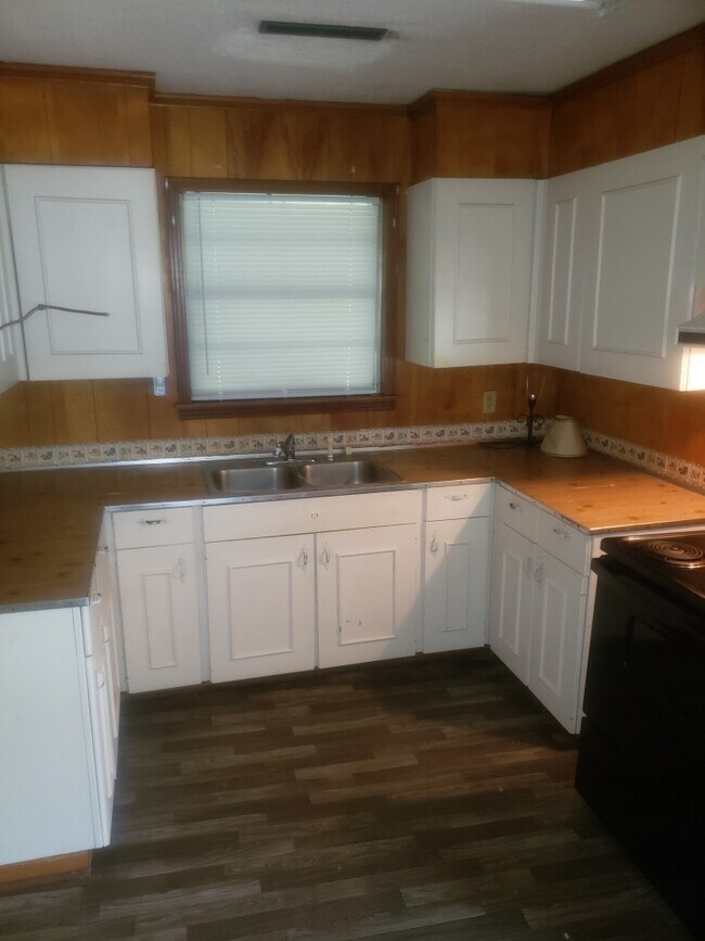 Building Photo - 3132 Charleston Dr