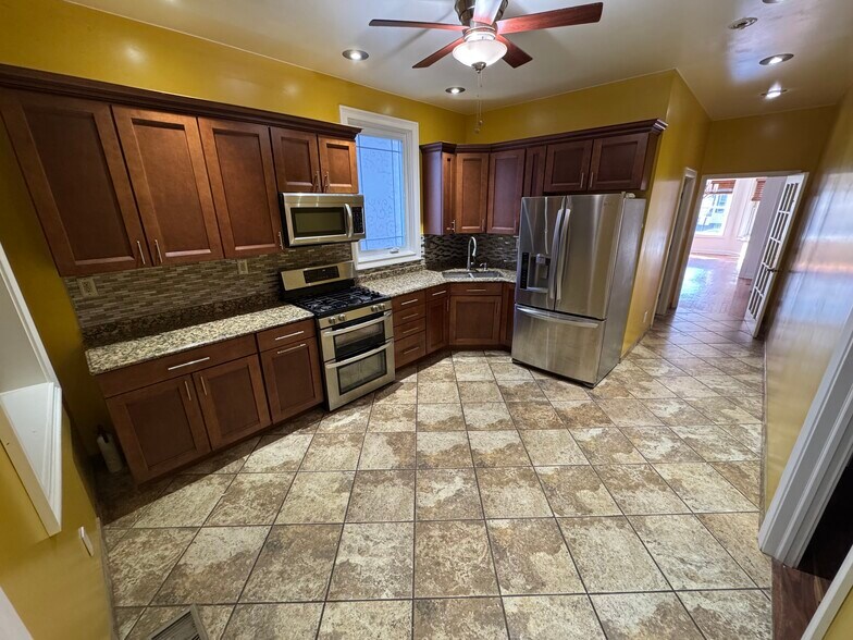 Building Photo - 3754 W Belden Ave