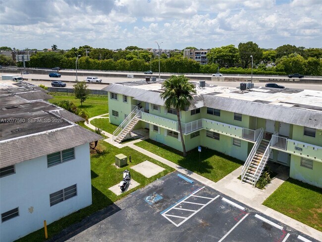 Building Photo - 7620 SW 82nd St