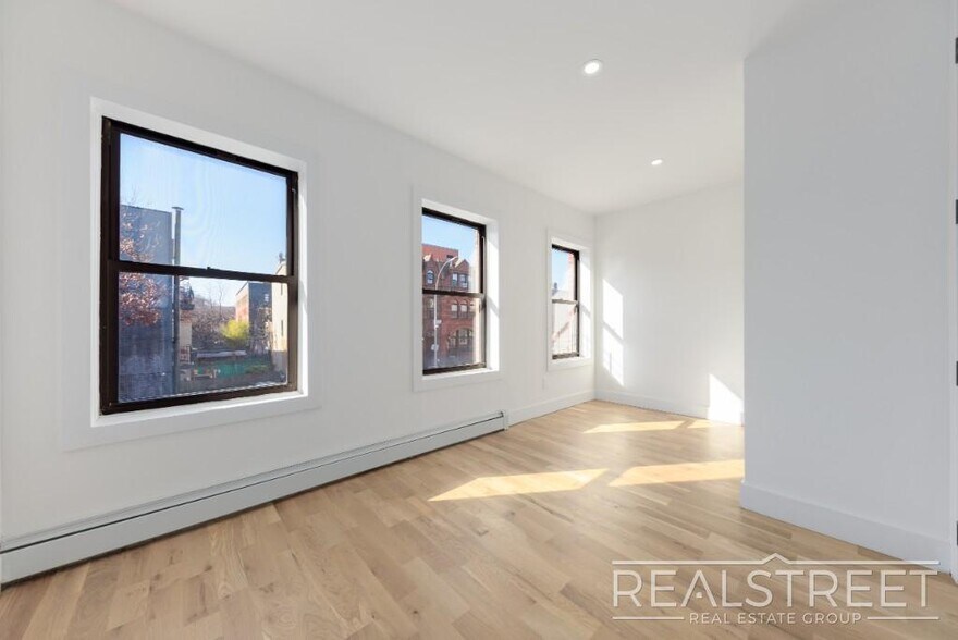 Building Photo - Stunning New 2 BR in Clinton Hill