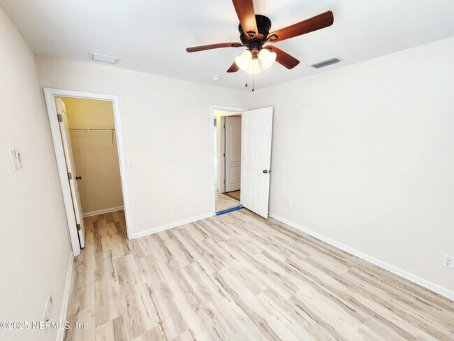 Building Photo - 6504 Crimson Leaf Ln