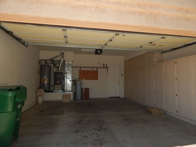Building Photo - 3 Bedrooms 2 Bathrooms close to Sabino Canyon