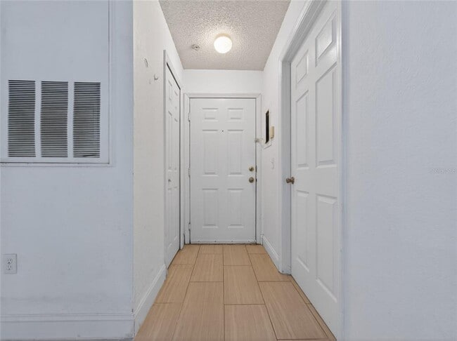 Building Photo - 13003 Plantation Park Cir