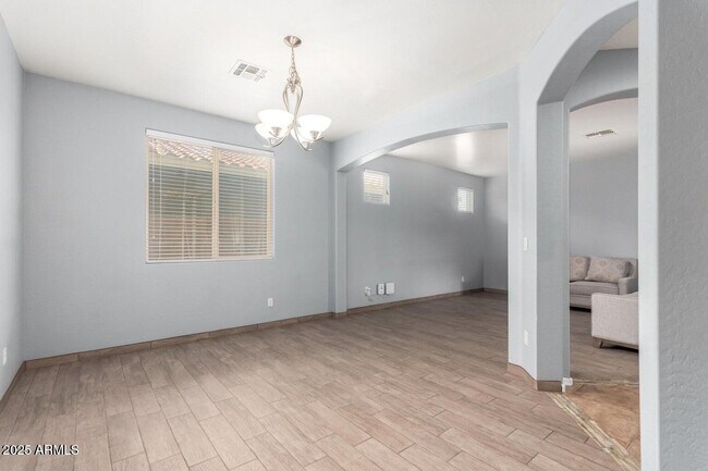 Building Photo - 42511 W Cheyenne Dr