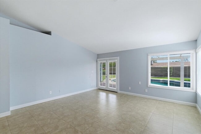 Building Photo - 4221 E Everett Dr