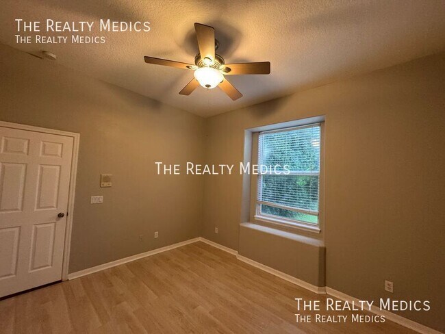 Building Photo - 2521 Roat Dr