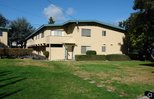 Building Photo - Moffett Manor