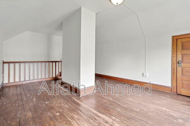Building Photo - 294 Wyandotte Ave