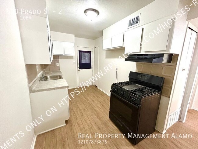Building Photo - 520 Prado St