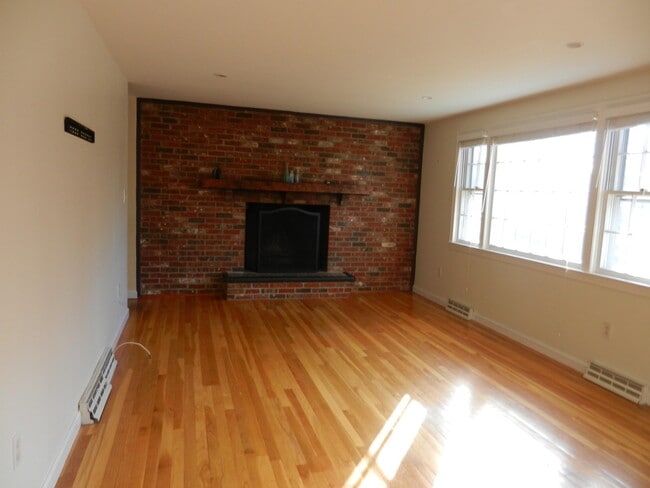 Building Photo - 16 Musket Ln