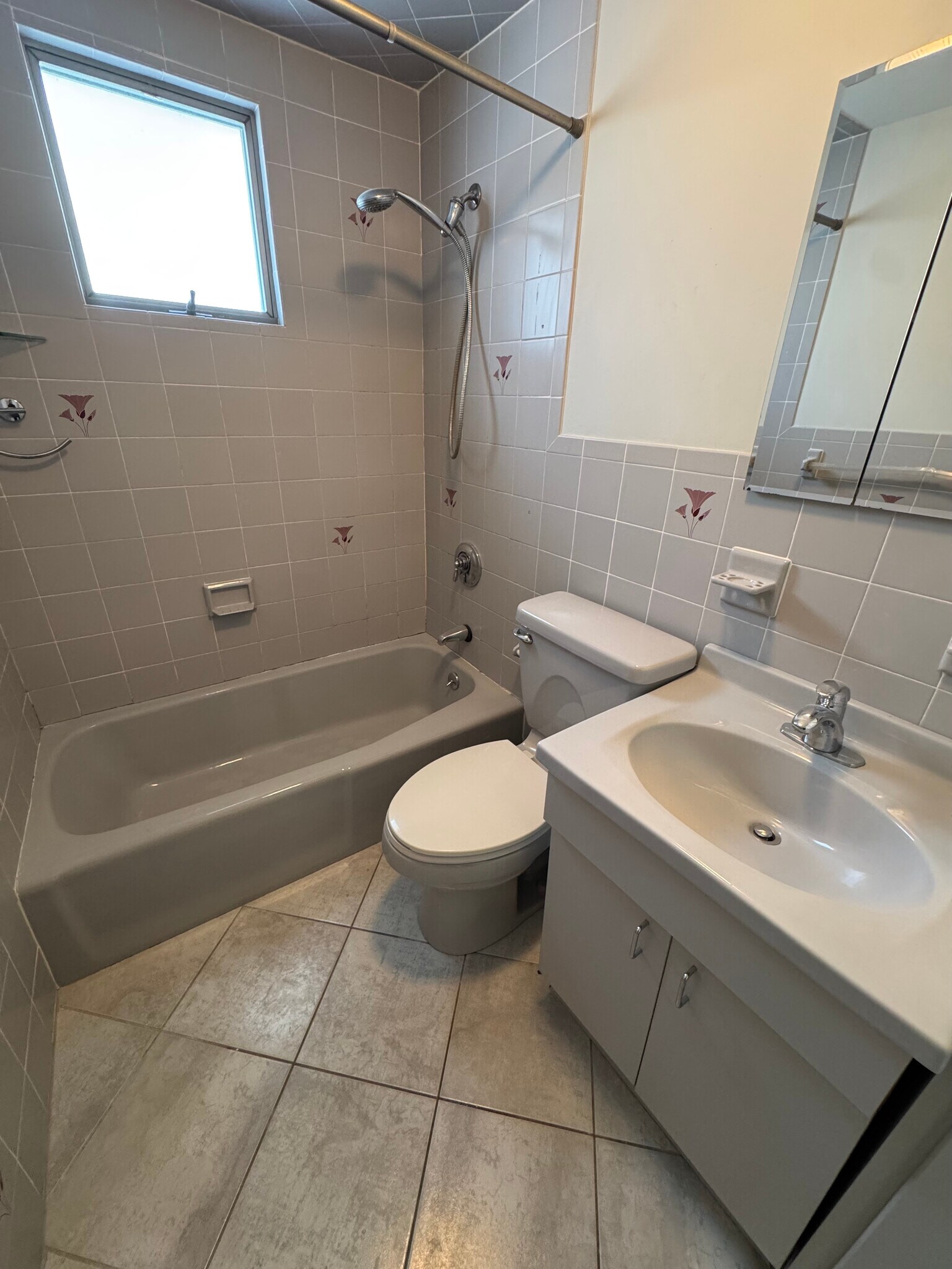 Building Photo - 11 Linwood Ave