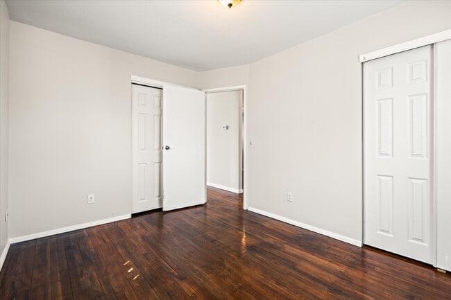 Building Photo - Mohican Ave