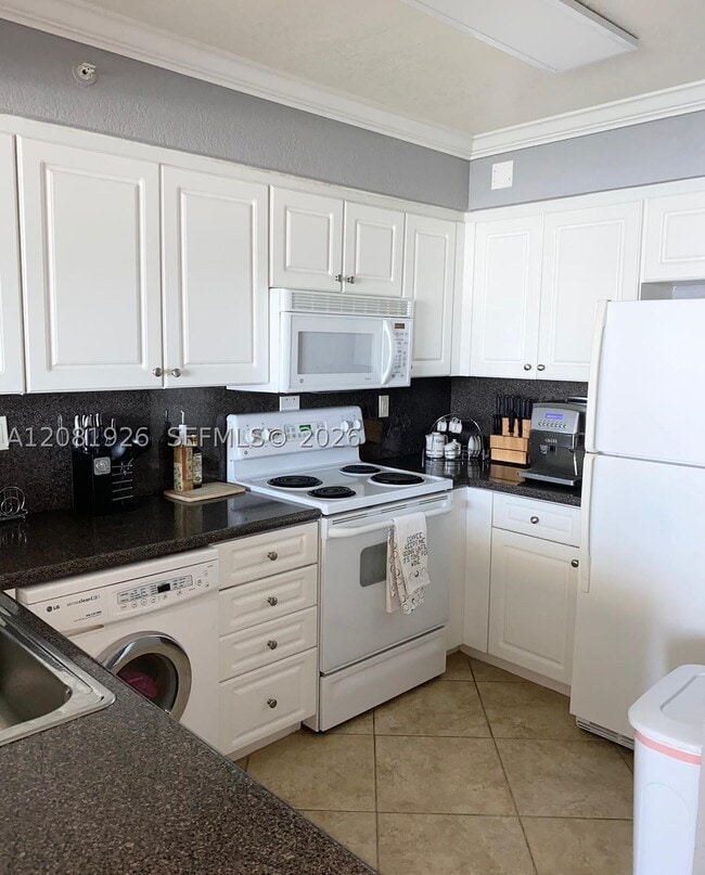 Building Photo - 2501 S Ocean Dr
