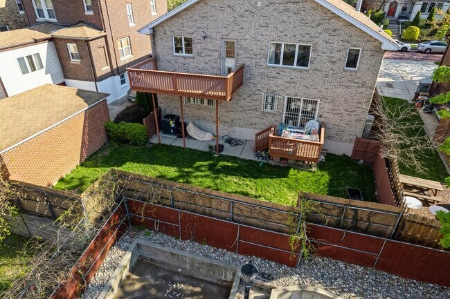 Building Photo - 13 75th St