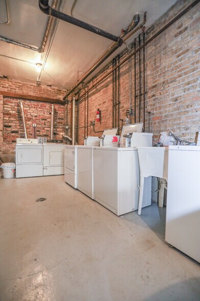 Building Photo - 2113 N Mozart St