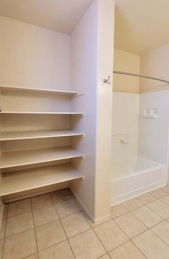 Building Photo - Pet friendly Civano home