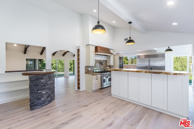 Building Photo - 835 Camino Santos Reyes