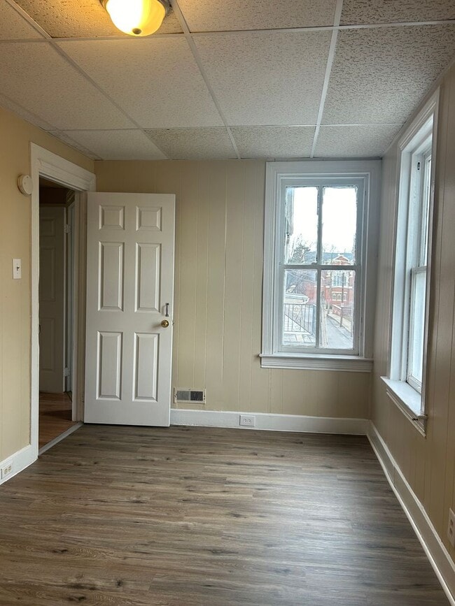 Building Photo - 121 N State St