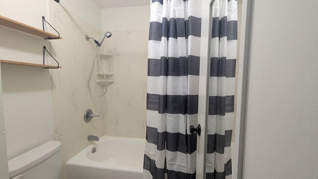 Building Photo - Beautiful 2 beds 1 bath  1 covered parking in Waialae, Honolulu