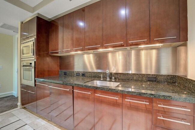 Building Photo - Sky 607-Stunning 2Bd/2Ba Residence