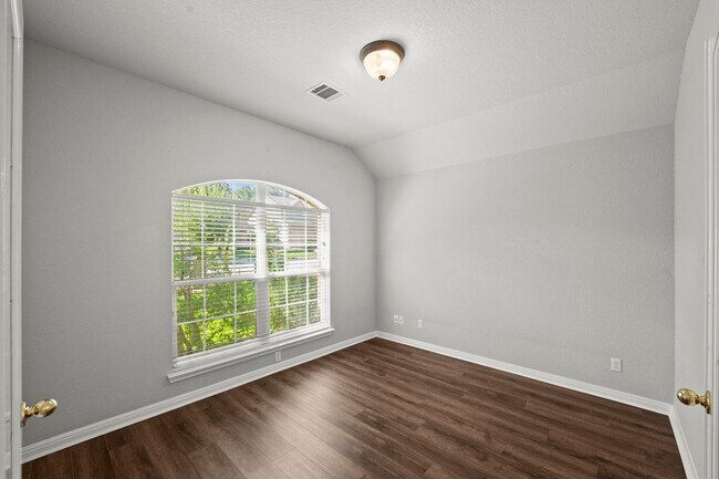Building Photo - 528 Thoreau Trail