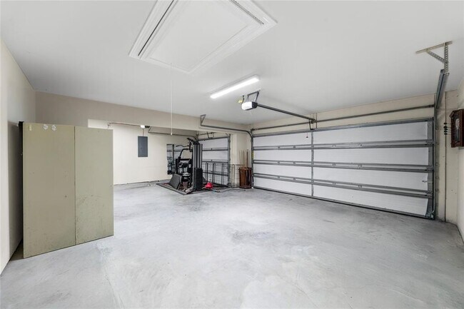 Building Photo - 11927 Champion's Frst Dr