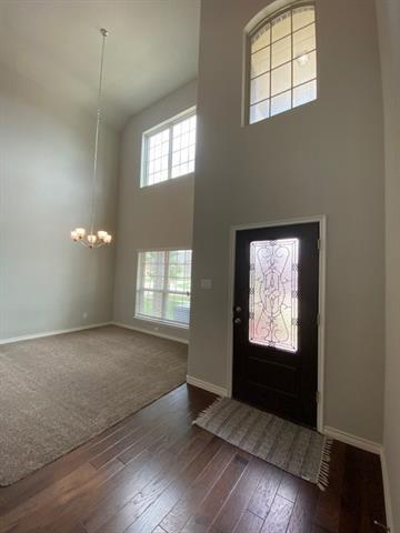Building Photo - 913 Dickens Dr