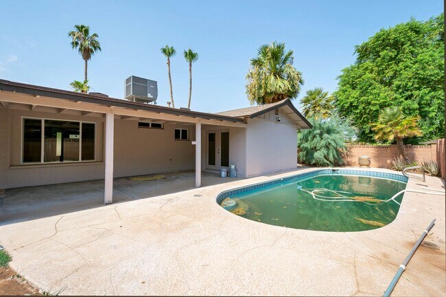 Building Photo - 5-Bedroom Tempe Home with Private Pool & Prime ASU Proximity