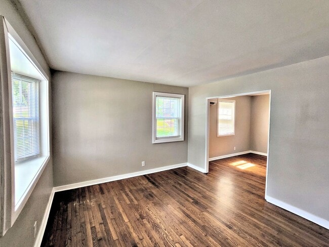 Building Photo - 1502 Randolph Ave SE