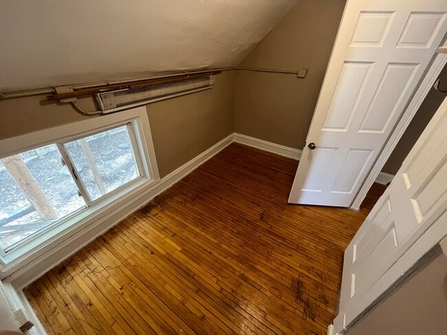 Building Photo - 560 Bellows St